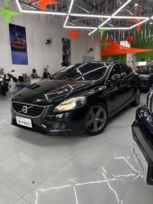 VOLVO V40 2.0 T4 DYNAMIC TURBO GASOLINA 4P AUTOMÁTICO VOLVO V40 2.0 T4 DYNAMIC TURBO GASOLINA 4P AUTOMÁTICO